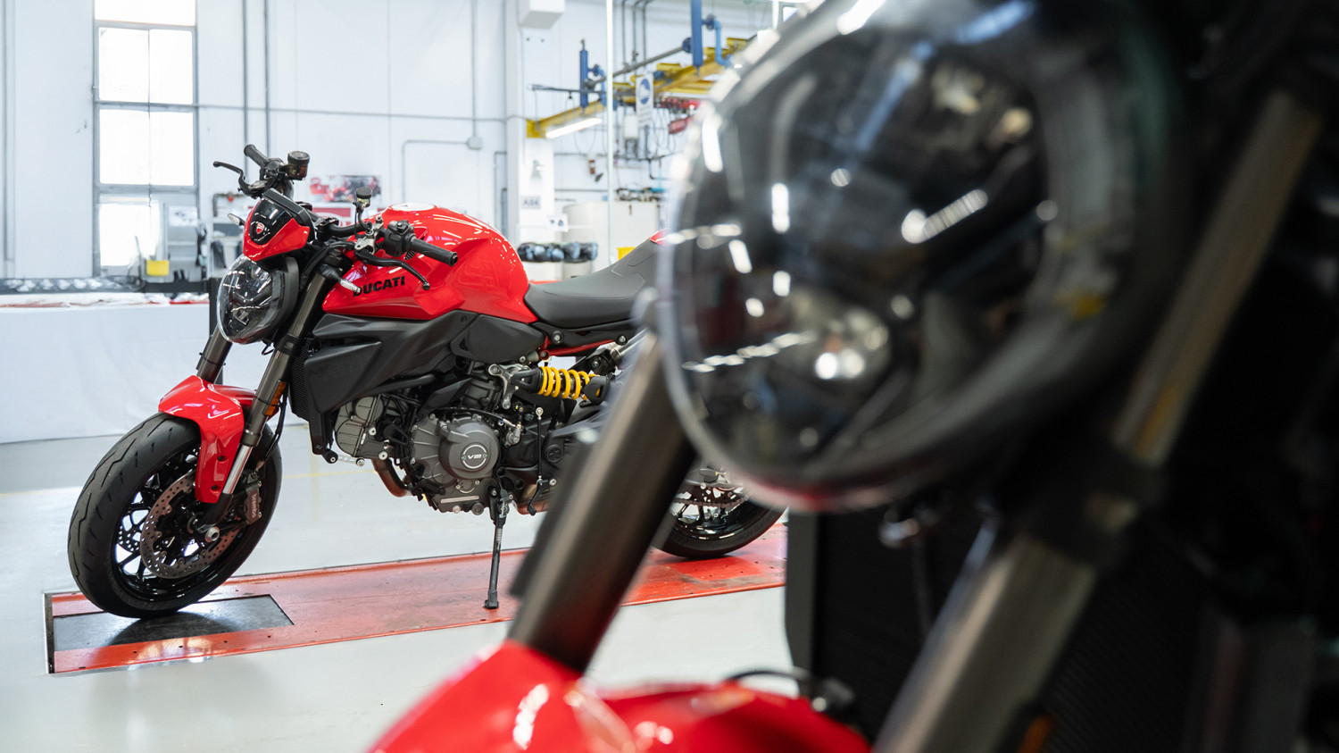 ducati monster, Ducati Monster V2 2026, Ducati Monster 2026, Ducati Monster Facelift, Spesifikasi Ducati Monster, Ducati Monster V2 Facelift 2026 Resmi Keluar Pabrik, Tersedia di Dealer Mulai Bulan Kedua