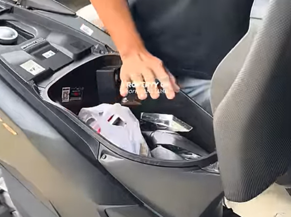 vario 125, honda vario 125, maling motor, bagasi motor, bagasi motor dibobol, Niat Cari Aman, Simpan Barang Berharga di Bagasi Vario 125 Berujung Tragis