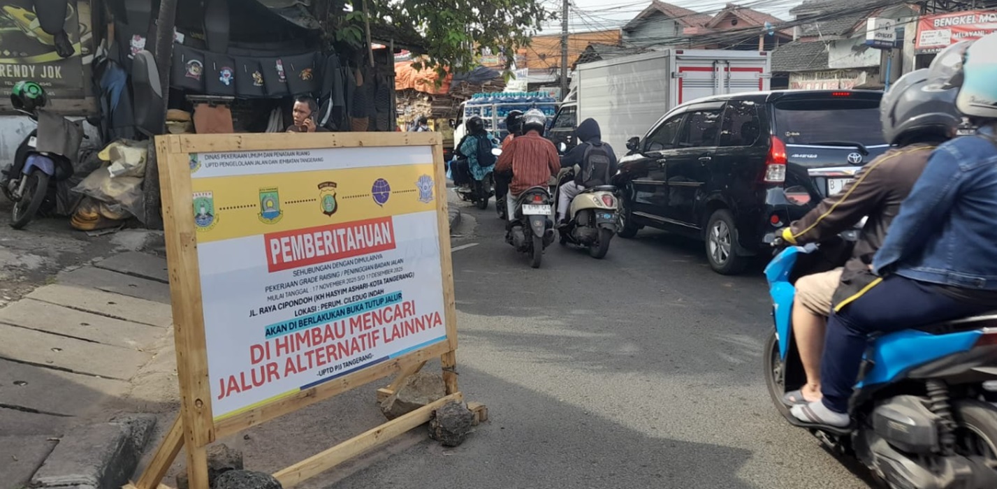 macet, perbaikan jalan, Jalan Rusak, KH Hasyim Asyari, buka tutup jalan, cileduk indah 1, Sebulan Bakal Macet, Jl. KH Hasyim Ashari Cileduk Proses Peninggian Jalan
