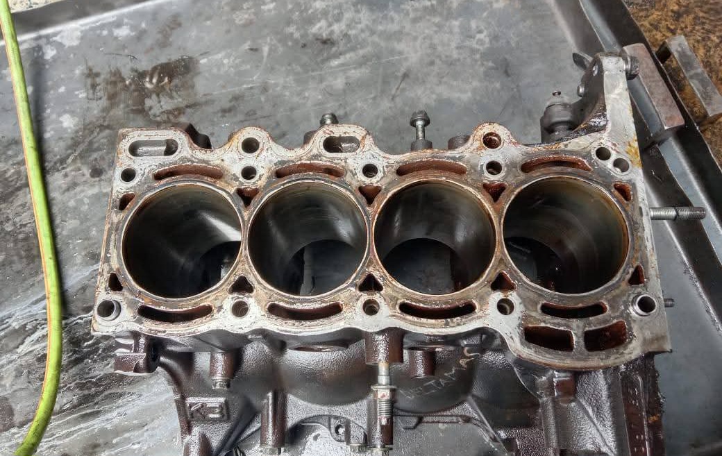 banjir, Servis, mesin, rusak, water hamer, piston, Apa Itu Water Hammer Pada Mobil dan Kenapa Sering Terjadi Saat Banjir?