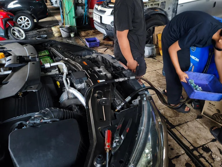 mobil, banjir, Servis, biaya, terendam, Segini Biaya Servis Mesin Mobil Terendam Banjir di Bengkel Umum