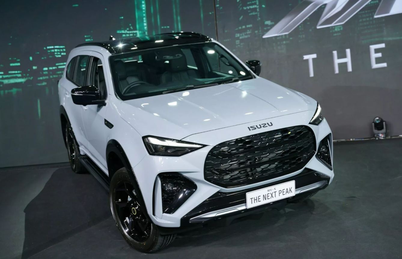 toyota fortuner, mitsubishi pajero sport, isuzu mu-x, isuzu, Tampilan Sporty Isuzu MU-X RS Model 2025, Enggak Kalah Sangar dari Fortuner dan Pajero Sport