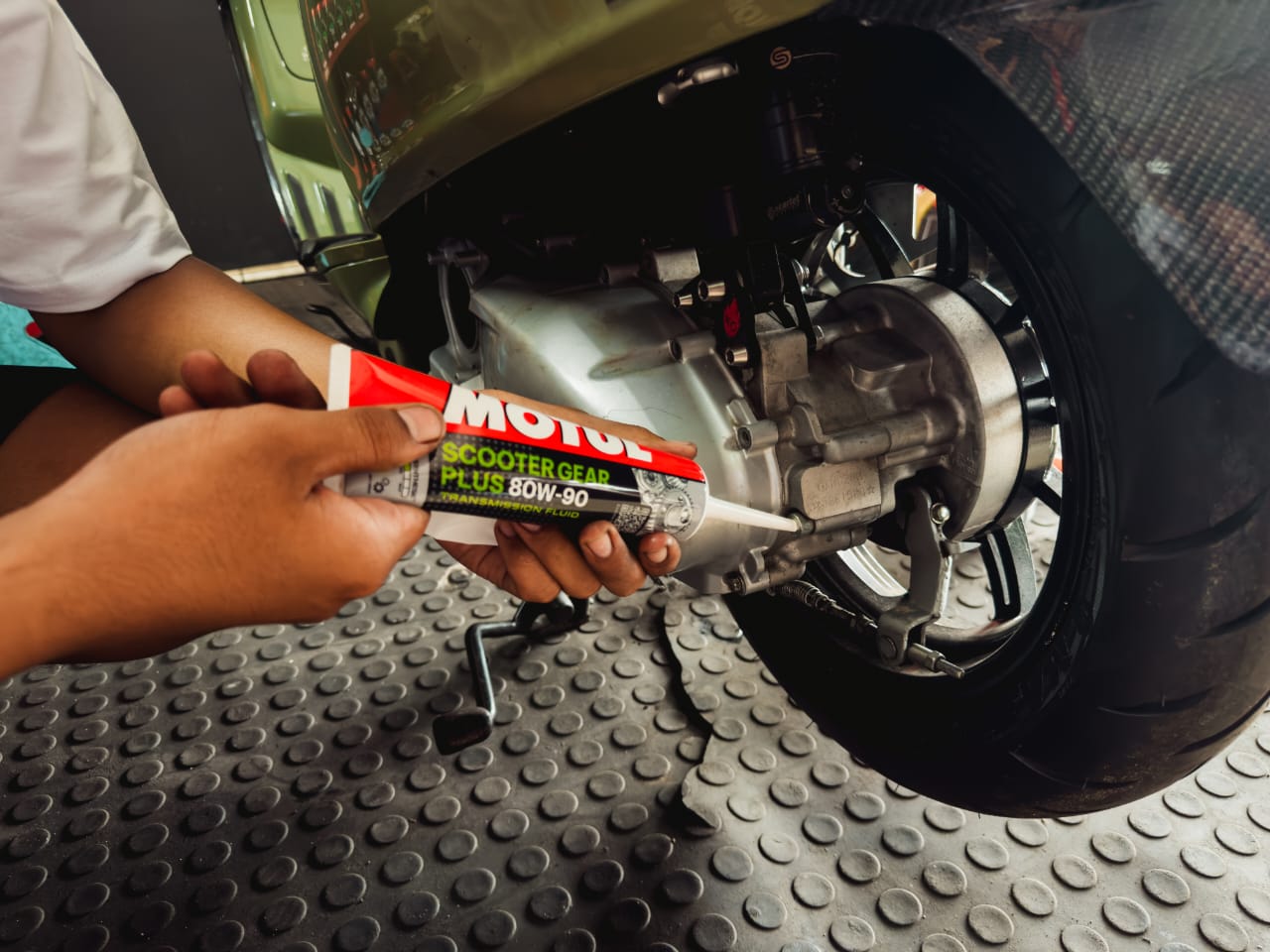 oli motul, oli gearbox matik, oli gear matic, PT Motul Indonesia Energy, Motul Scooter Gear Plus 80W-90, Motul Scooter Gear Plus 80W-90, Pelumas Khusus Gear Box Motor Matic