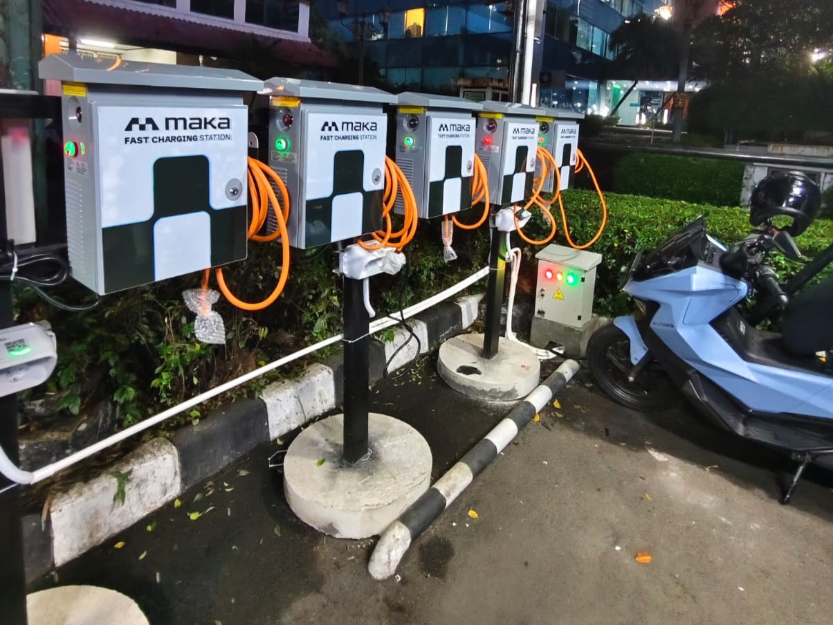 motor listrik, Charging Station, MAKA Motors, Lebih Gampang Dicari, Fast Charging Maka Motors Terpasang di Masjid sampai Warteg