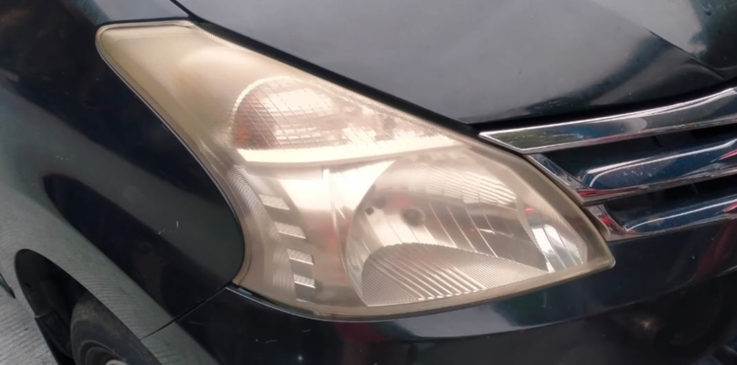 pasta gigi, headlamp motor, mika lampu, headlamp, headlamp mobil buram, mika lampu mobil, Tidak Hanya Bersihin Gigi, Pasta Gigi Bisa Bikin Mika Lampu Kinclong