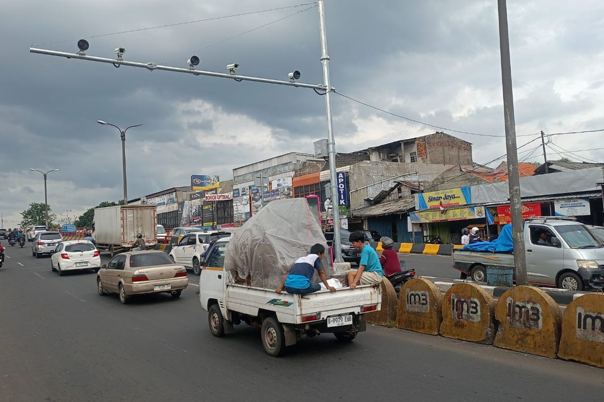 pelanggaran lalu lintas, ETLE, kamera tilang elektronik, intel polisi, Flyover Cibinong, Waspada, Sekitar Flyover Cibinong Kini Diawasi Intel Canggih Polisi 24 Jam