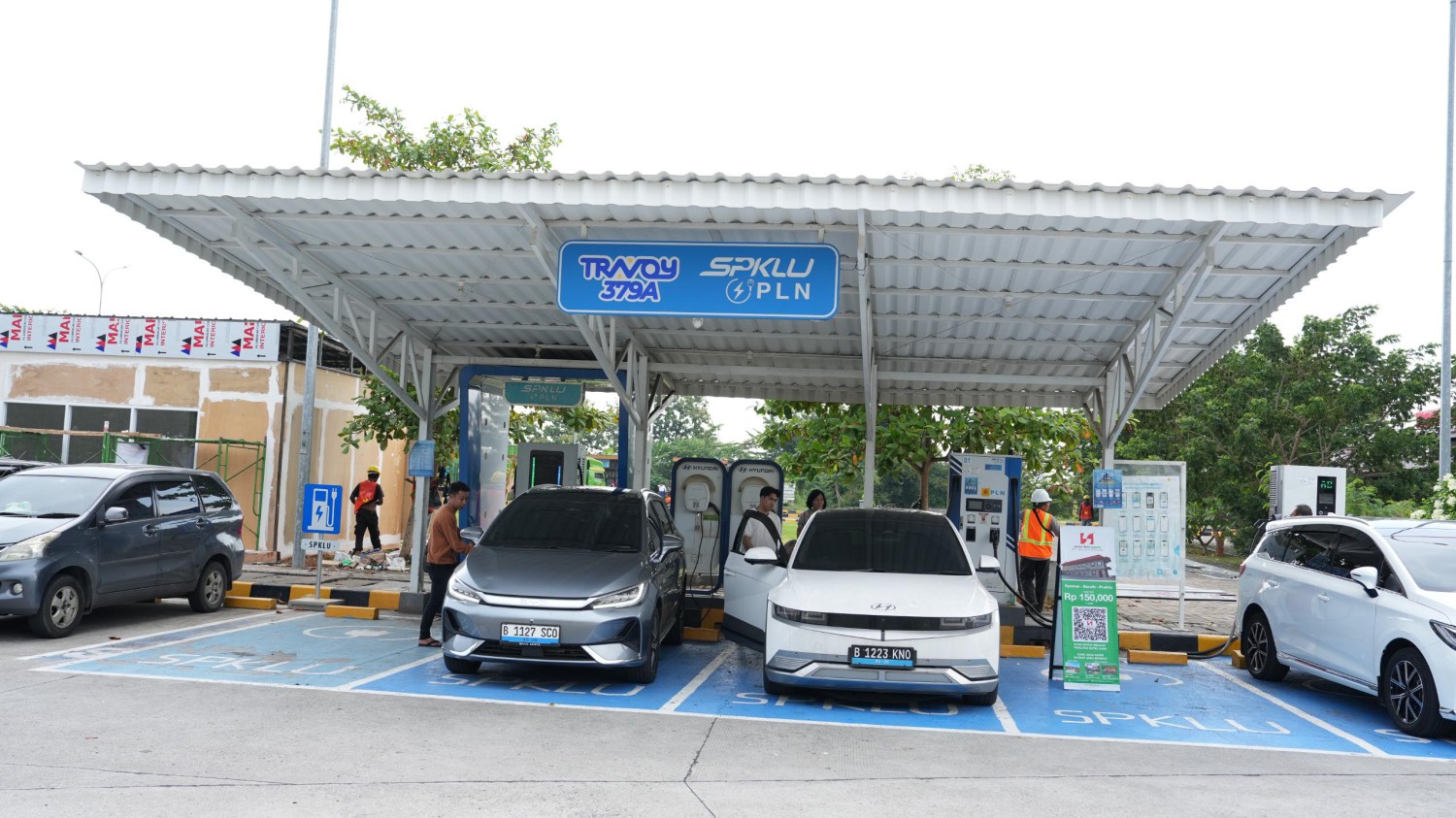 SPKLU, Pengisian Daya Mobil Listrik, ngecas mobil listrik, Etika Ngecas Mobil Listrik, Etika Memakai SPKLU, Jangan Mentang-mentang, Ngecas Mobil Listrik di SPKLU Wajib Pakai Etika Ini