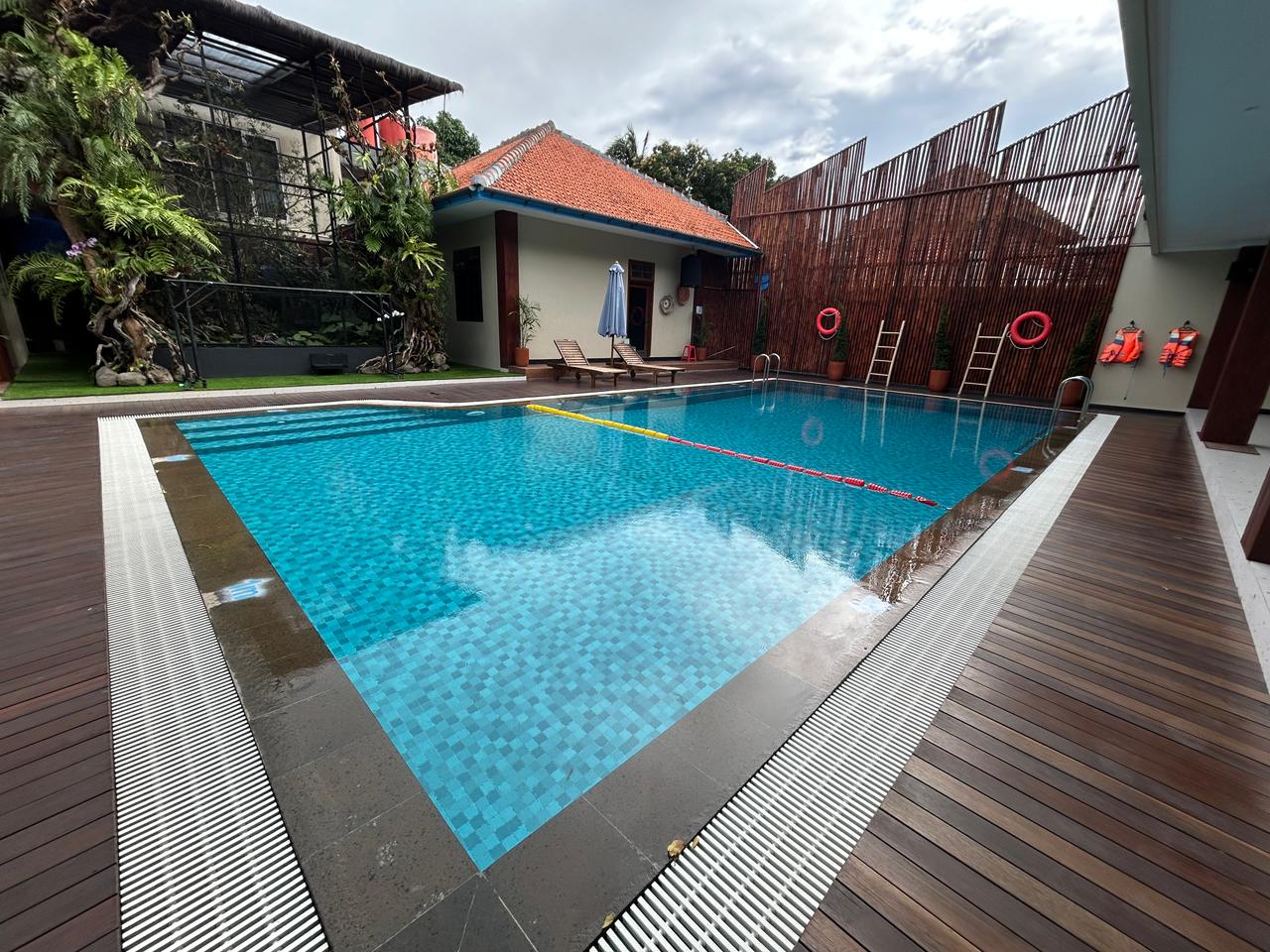 bengkel mobil, servis mobil, bengkel kaki-kaki mobil, Jantrakakikaki, jantra kaki-kaki, Ke Bengkel Kaki-kaki Mobil Rasa Staycation, Ada Kolam Renang Hingga Aviary