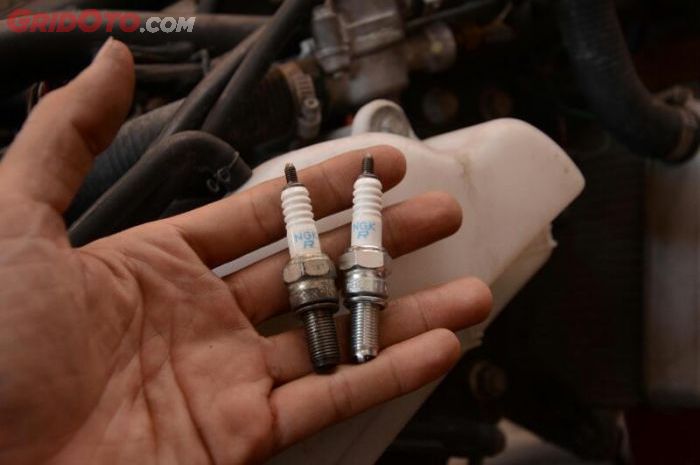 busi, busi motor, busi palsu, penyebab mesin brebet, Bukan Cuma Brebet, Begini Efek Busi Palsu di Mesin Motor Injeksi