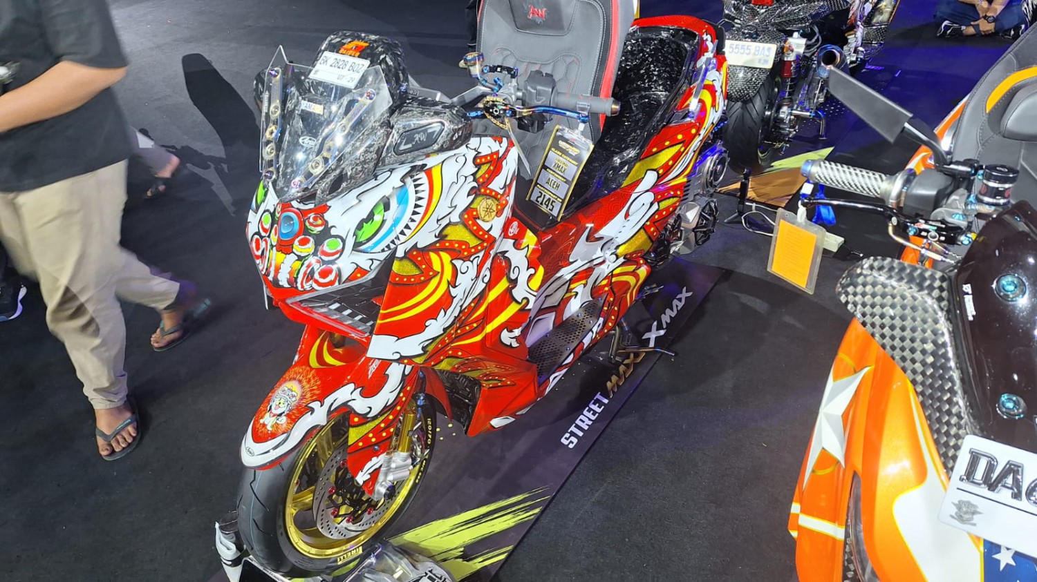 yamaha, xmax, XMAX Connected, CustoMAXi 2025, Hedon! Yamaha XMAX Finalis CustoMAXI Pakai Emblem Emas Seharga Mobil