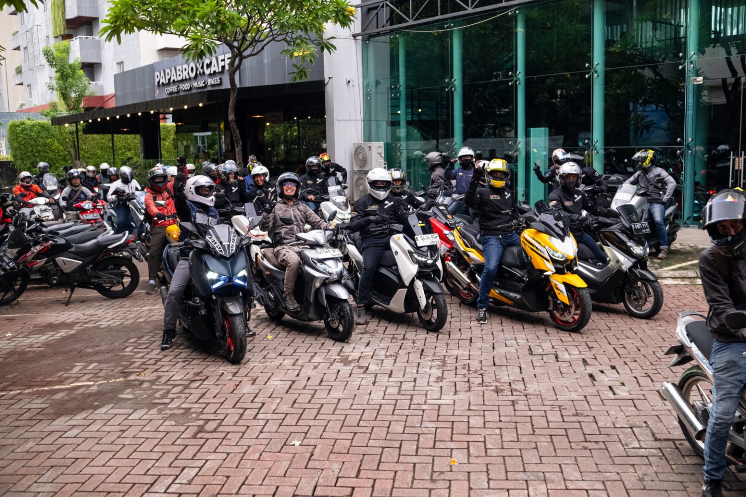 pt yamaha indonesia motor manufacturing (yimm), yamaha maxi, maxi family, Yamaha Revs Festival 2025, Nyoride, Ribuan Bikers Nyoride Rayakan 1 Dekade MAXi Yamaha di Yamaha Revs Festival 2025