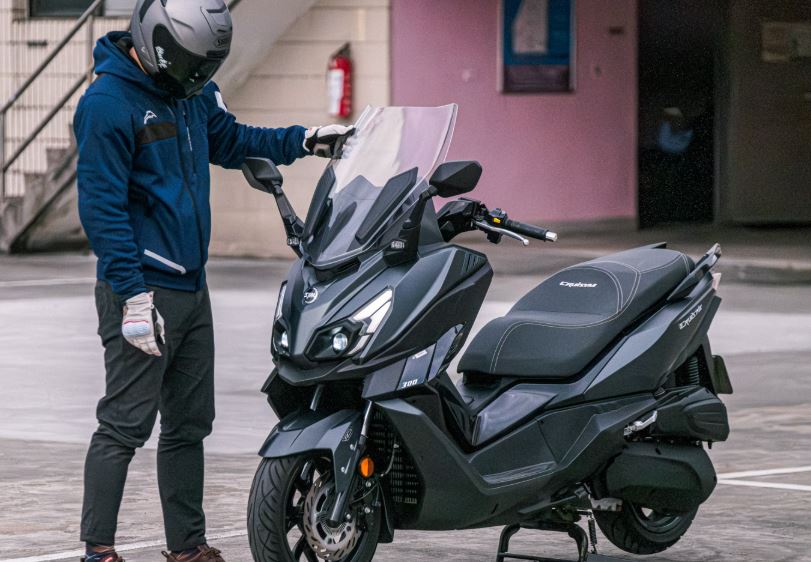 motor matic, motor baru, SYM Cruisym 300, Motor Matic Gambot SYM 300 Cc Ini Cocok Buat Perkotaan, Konsumsi BBM 27,5 Km/Liter