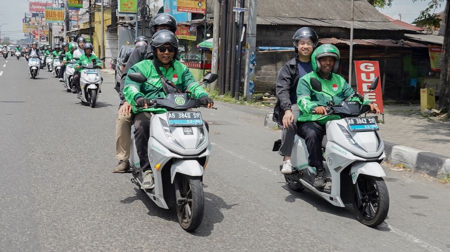 grab, alva, Alva N3, AIZEN Indonesia, Kerja Sama ALVA, Grab, Aizen Indonesia, ALVA, Grab dan AIZE Indonesia Gandengan Tangan, Tahap Awal Hadirkan 250 Unit Motor Listrik ALVA N3