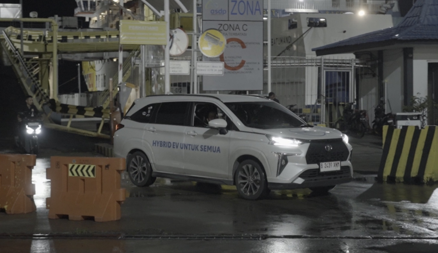 toyota veloz, Toyota Veloz Hybrid, veloz hybrid, Konsumsi BBM Toyota Veloz Hybrid, Sekali Isi BBM, Toyota Veloz Hybrid Bisa Jalan Sejauh Ribuan Kilometer