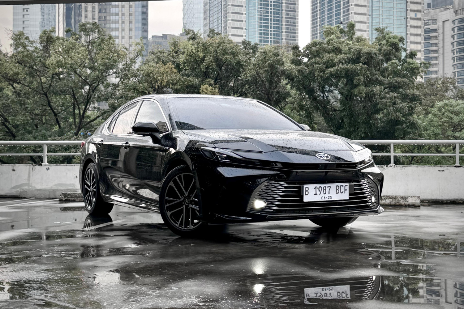 toyota, toyota camry, Camry hybrid, toyota camry hybrid, Libur Nataru Pakai Sedan Mewah? Toyota Camry Hybrid Bisa Jalan Sejauh Ini