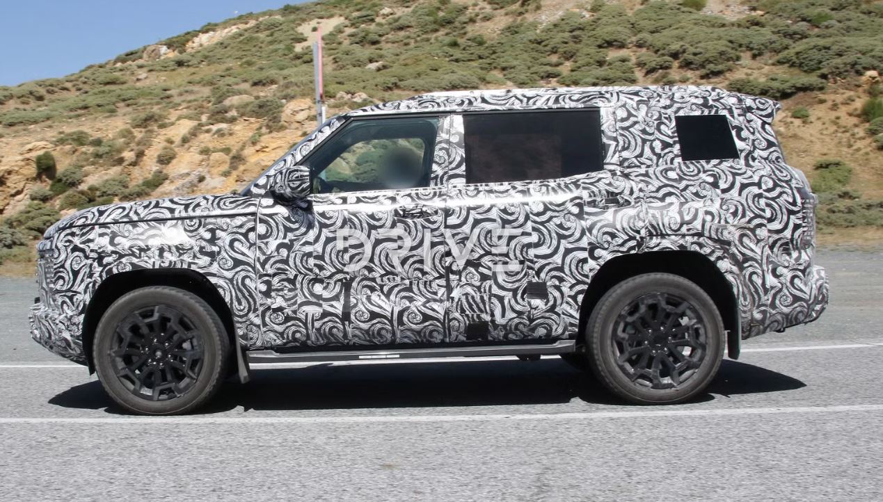 pajero, mitsubishi pajero, spy shot, Destinator, Penampakan Diduga Mitsubishi Pajero 2026, Enggak Pakai Embel-embel Sport Lagi?