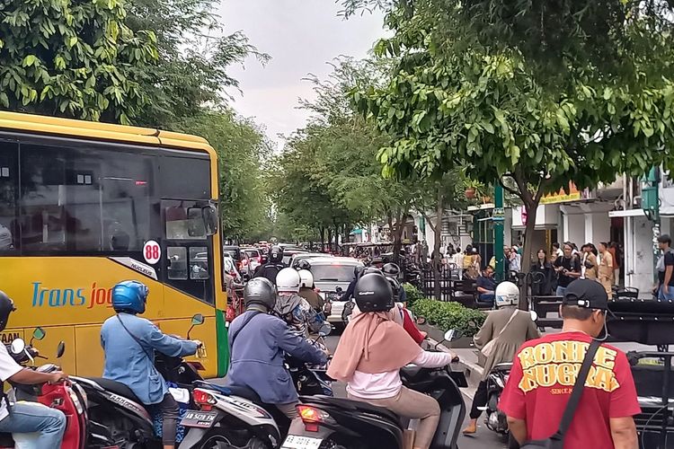 jalan malioboro, Malioboro Full Pedestrian, Mobil Masuk Malioboro, Jam Macet Yogyakarta, Daerah Macet Yogyakarta, Mobil dan Motor Boleh Masuk Malioboro, Tapi Waspada Jam-jam Rawan Macet di Yogyakarta Berikut Ini