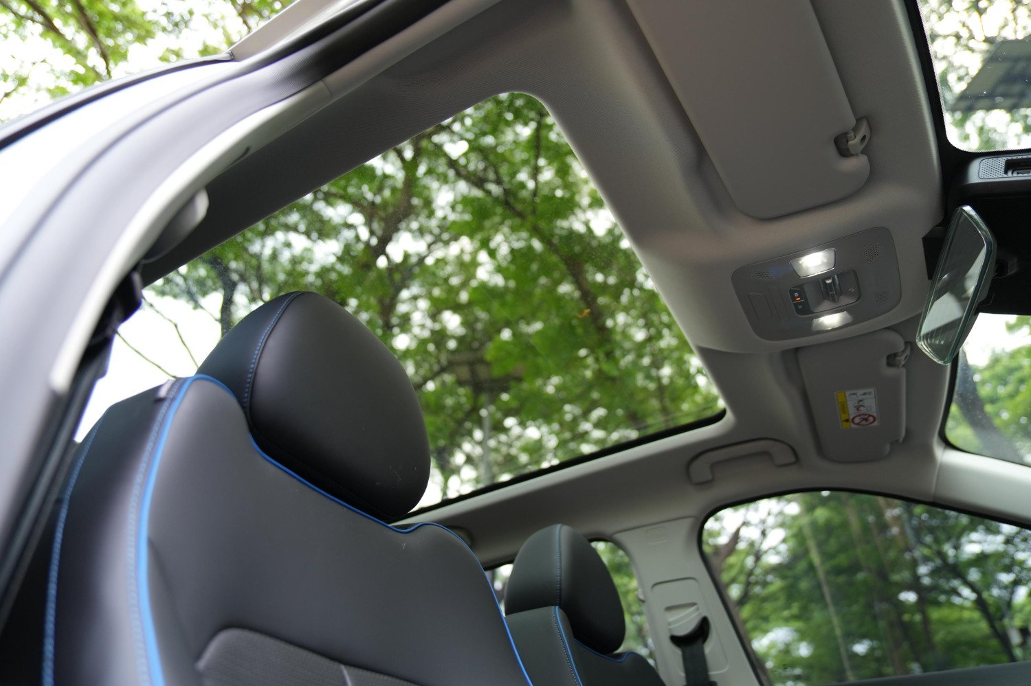 panoramic glass roof, Jaecoo, Jaecoo J5 EV, j5 ev, Berkat Fitur Ini, Kabin Mobil Listrik JAECOO J5 EV Terasa Lapang