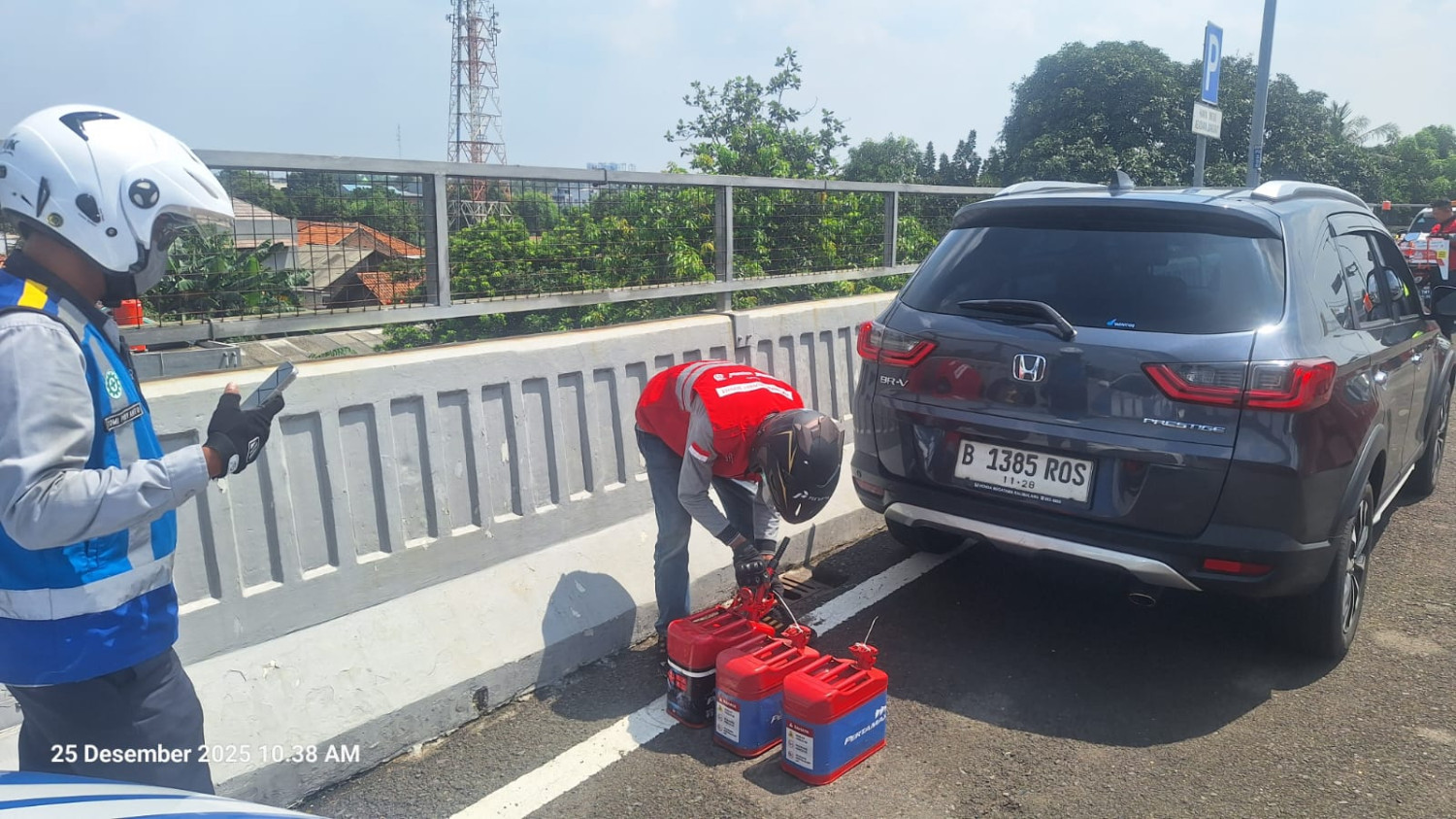 jasa marga, motoris Pertamina, tol MBZ, Motoris BBM, BR-V Kehabisan Napas di Jalan Layang MBZ, Disuntik 30 Liter Bensin di Tengah Macet
