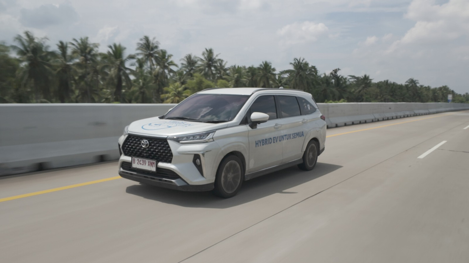 tol bakauheni terbanggi besar, veloz hybrid, Veloz Hybrid EV Lintas Nusa Susur Jalur Tol Bakauheni-Palembang