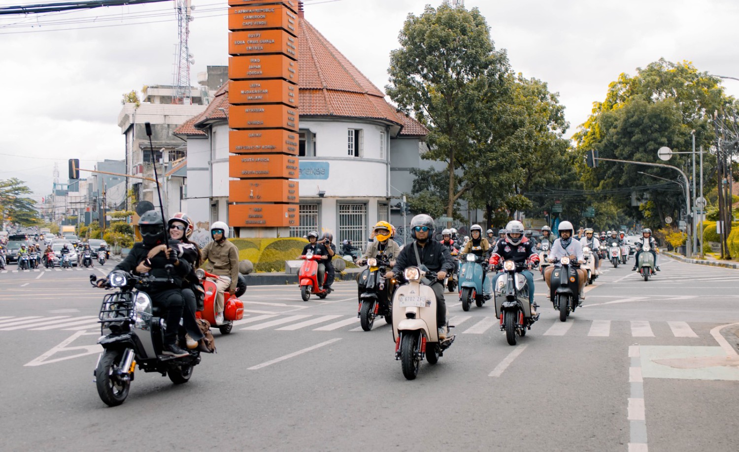 skuter, nusantara group, Scomadi, Scomadi Bandung Experiance Center, Rayakan Setahun Scomadi Bandung Experience Center, Ratusan Bike Gelar Acara Ride Care Share