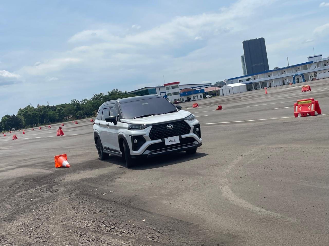 toyota, mobil baru, fitur, head unit, Toyota Veloz Hybrid, Headunit Superior Ada Di Toyota Veloz HEV, Bisa Streaming Lho