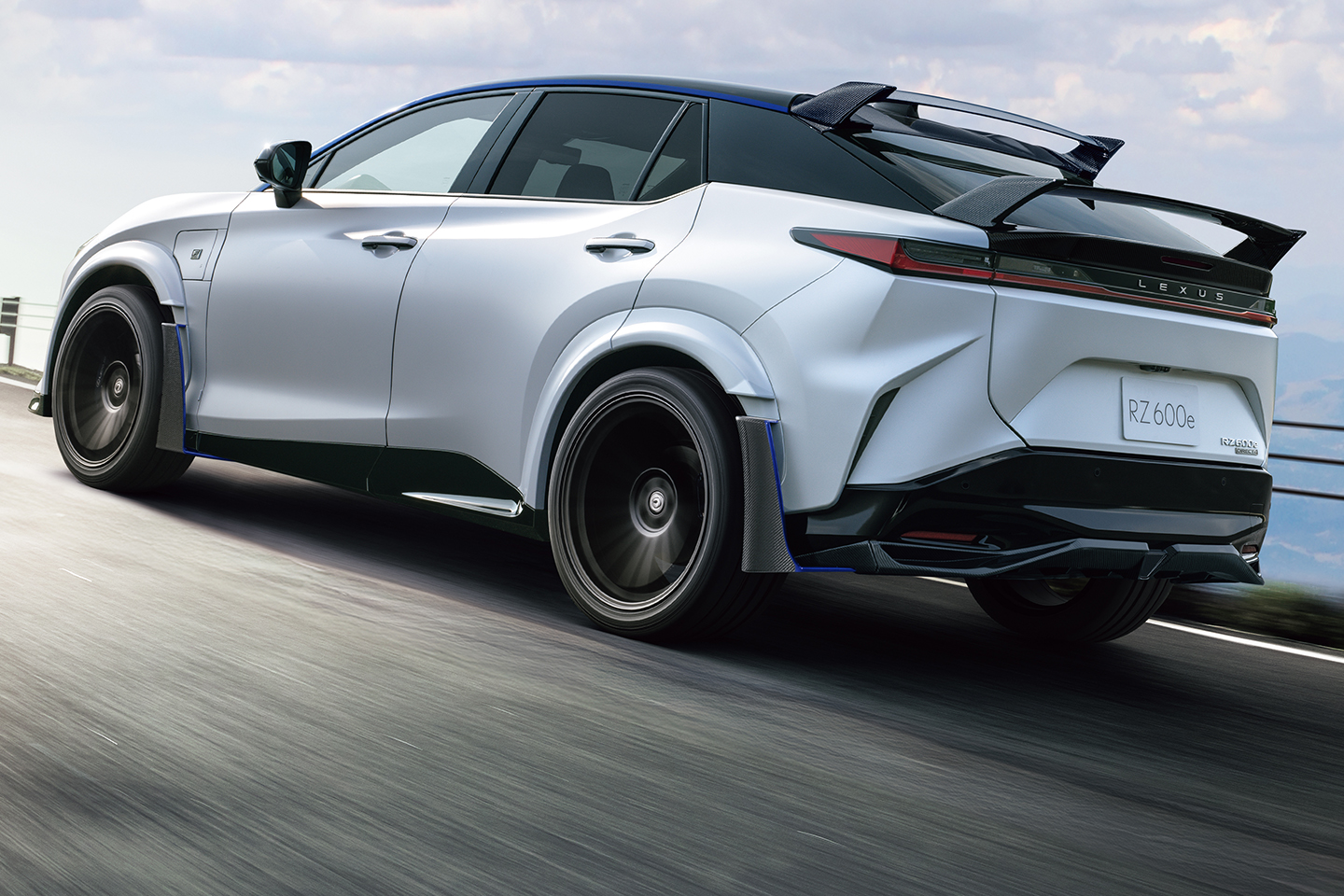 Lexus, mobil baru, mobil listrik, Lexus RZ, F Sport, Lexus RZ 550e Masih Kurang? Ada Varian Spesial Ini. Tenaga Termantap