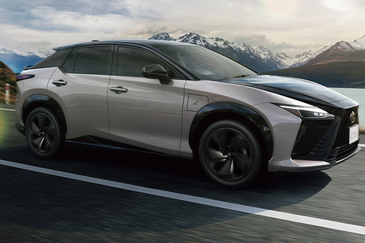 Lexus, mobil baru, mobil listrik, jarak tempuh, Lexus RZ, Lexus RZ 550e Boleh Kencang, Tapi Varian Ini Punya Jarak Terjauh