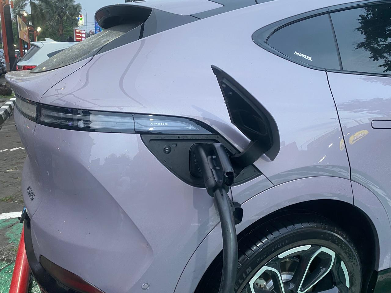 mobil baru, mobil listrik, pengecasan, XPeng, Xpeng G6 Pro, Ngecas XPENG G6 Pro Bisa Ngebut Banget, Pakai 60 kW Udah Rata Kanan