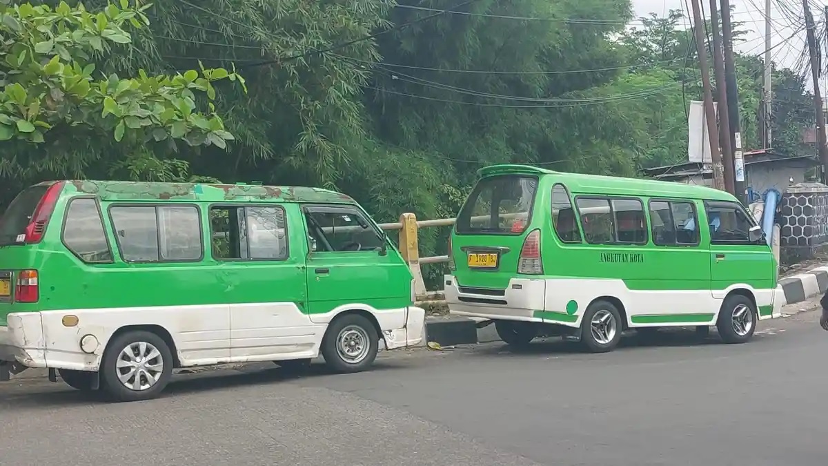 bogor, stnk, angkot bogor, Dishub Kota Bogor, razia angkot, Total 54 Angkot Dirazia Dishub Bogor, Sejumlah Sopir Tak Bawa Surat Wajib Ini