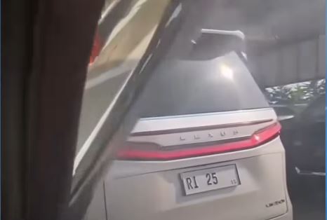 fadli zon, Mobil Dinas Menteri, menteri kebudayaan, Lexus LM 350h, Pelat Nomor RI 25, Arogan di GT Cilandak, Batang Hidung Menteri Pengguna Lexus LM 350H Berpelat RI 25 Belum Tampak