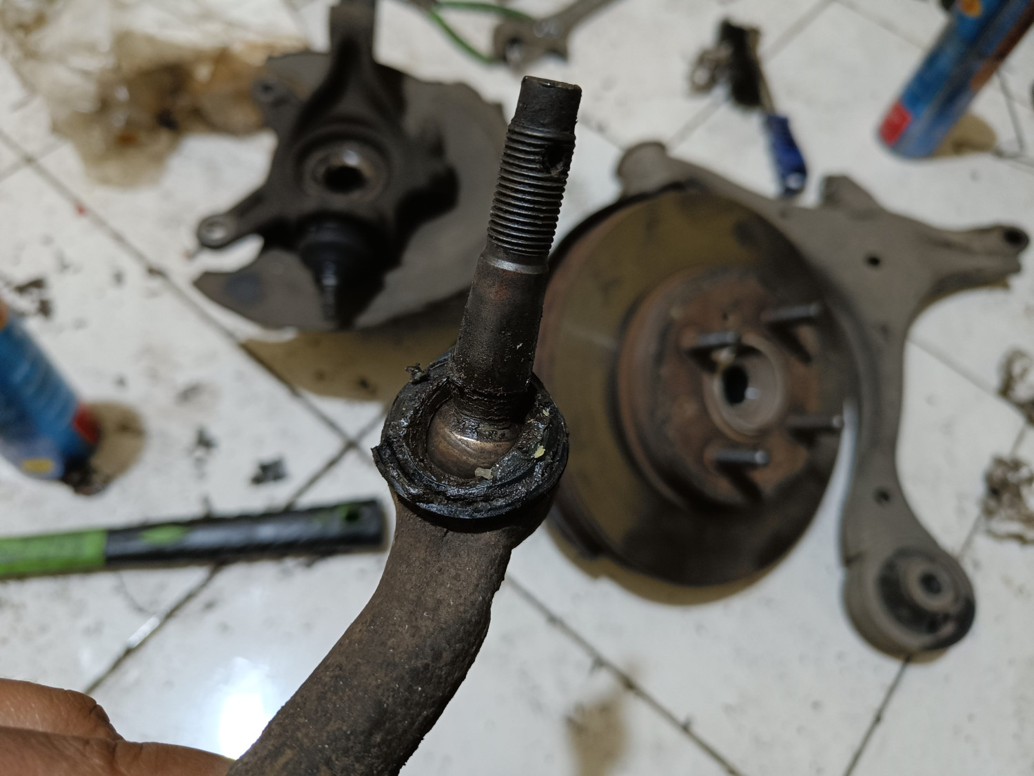 bunyi, roda, komponen, Kaki-kaki, tie rod, belok, keausan, Terdengar Bunyi Saat Mobil Belok Pelan, Komponen ini Mulai Rusak