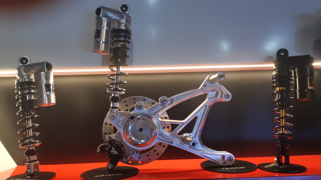 swing arm aluminium xmax, RCB Indonesia, Racing Boy (RCB), Swing Arm Yamaha XMAX, Harga swing arm RCB XMAX, PT Enwan Megah Sejahtera, Bikin XMAX Tampil Hedon, RCB Rilis Swing Arm Aluminium CNC, Mewah dan Presisi