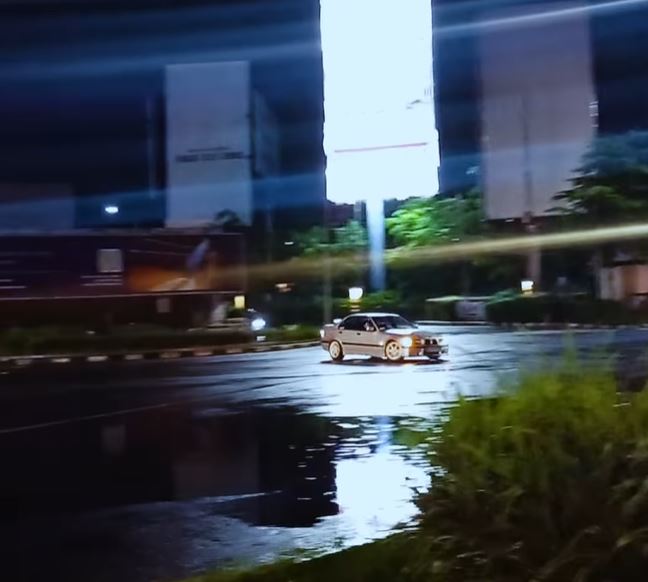 bmw seri 3, bmw e36, Kebayoran Lama Jakarta Selatan, Drifting di Jalan, Drifting di PIM, Mainan Orang Berduit, Dua BMW Seri 3 Pamer Drifting di Simpang PIM Kebayoran Lama
