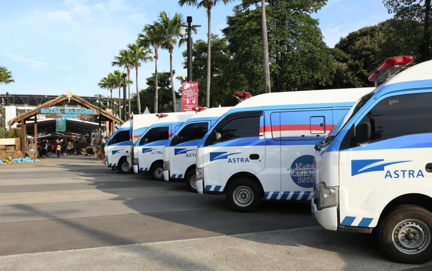 ambulans, daihatsu luxio, PT Astra Internasional Tbk, isuzu traga bus, Astra Sumbang 35 Ambulans Baru, Siap Percepat Akses Medis di Daerah Terpencil