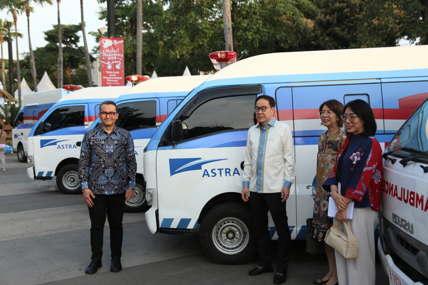 ambulans, daihatsu luxio, PT Astra Internasional Tbk, isuzu traga bus, Astra Sumbang 35 Ambulans Baru, Siap Percepat Akses Medis di Daerah Terpencil