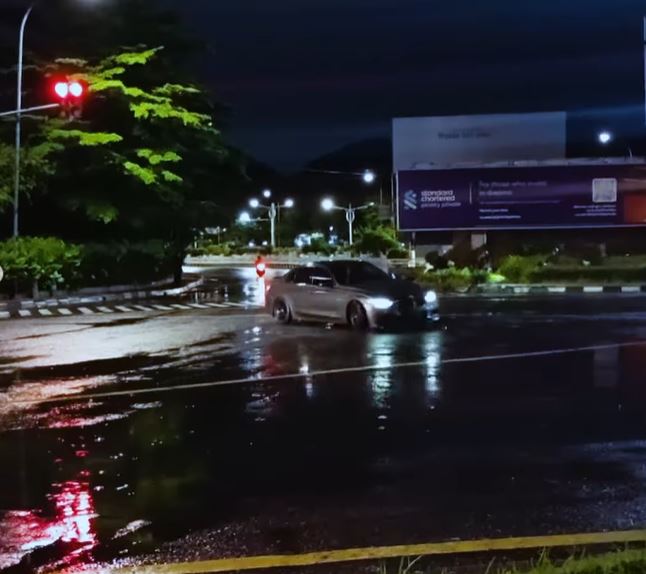 bmw seri 3, bmw e36, Kebayoran Lama Jakarta Selatan, Drifting di Jalan, Drifting di PIM, Mainan Orang Berduit, Dua BMW Seri 3 Pamer Drifting di Simpang PIM Kebayoran Lama