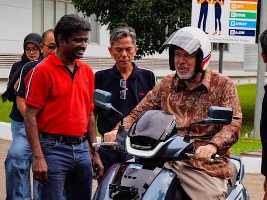 Indonesia, swedia, pabrik motor, tvs motor company indonesia, Dukung Mobilitas Hijau, Duta Besar Swedia Kunjungi Fasilitas Produksi TVS