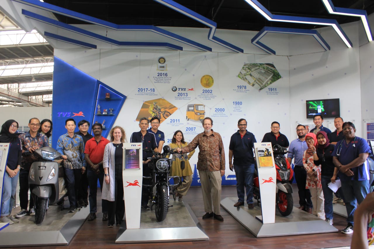 Indonesia, swedia, pabrik motor, tvs motor company indonesia, Dukung Mobilitas Hijau, Duta Besar Swedia Kunjungi Fasilitas Produksi TVS