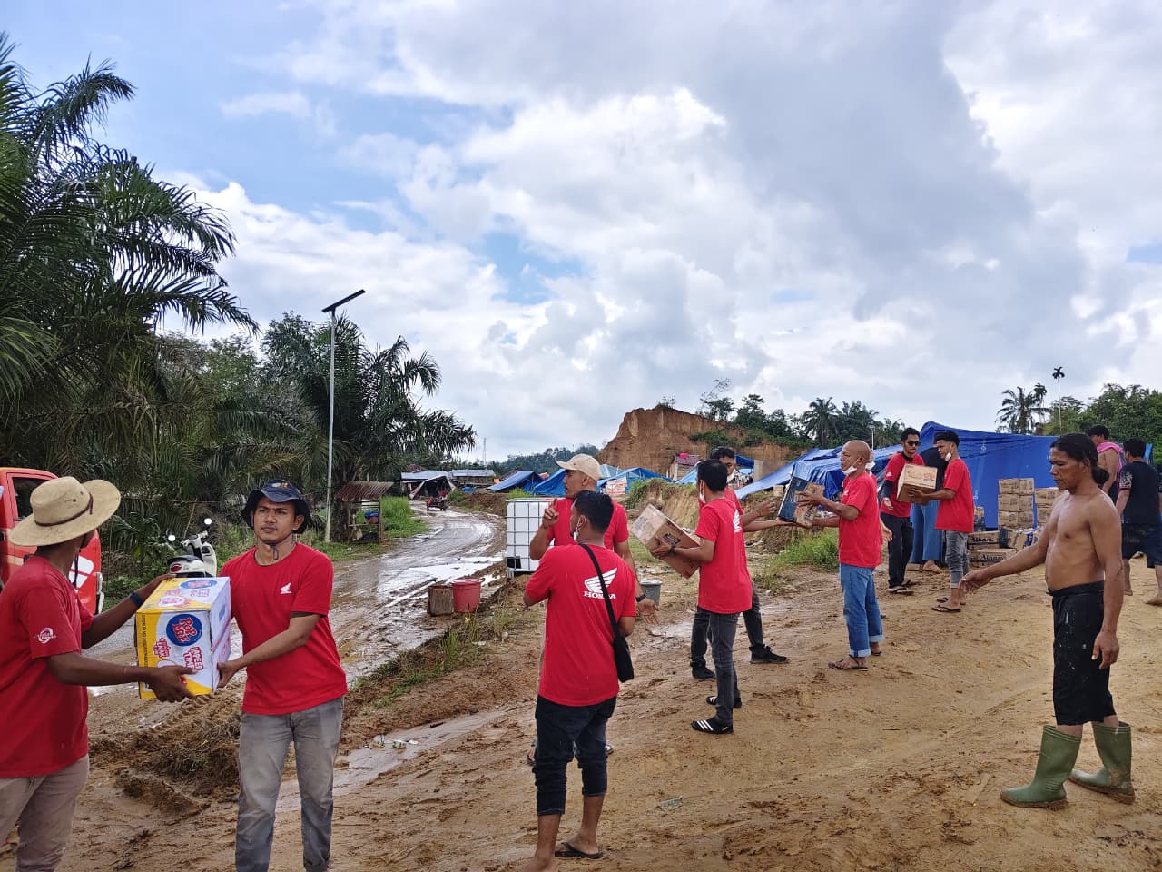 motor honda, bencana banjir, Astra Honda Motor (AHM), servis motor gratis, AHM Gelar Servis Motor Gratis Korban Banjir Sumatera, Bangun Sarana Air Bersih Juga