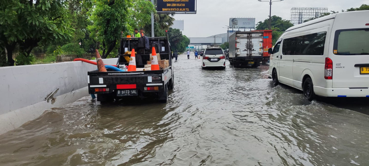banjir, Jakarta banjir, pompa air, Tol Sedyatmo, Banjir Kepung Tol Sedyatmo, Ini Jalur Alternatifnya Buat Pengendara