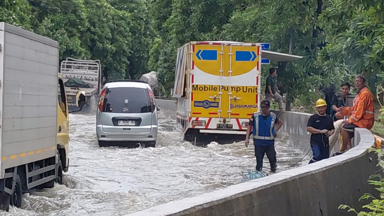 banjir, Jakarta banjir, pompa air, Tol Sedyatmo, Banjir Kepung Tol Sedyatmo, Ini Jalur Alternatifnya Buat Pengendara