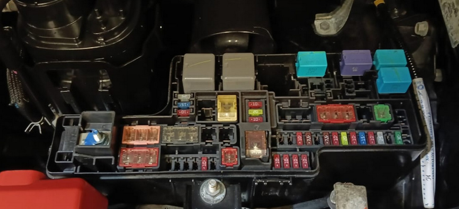 mobil bekas, sekring, Sekring mobil, penyebab sekring meleleh, penyebab sekring mobil meleleh, kenapa sekring meleleh, kenapa sekring mobil meleleh, Jarang Yang Tahu, Ini Penyebab Sekring Mobil Bekas Meleleh Usai Mudik