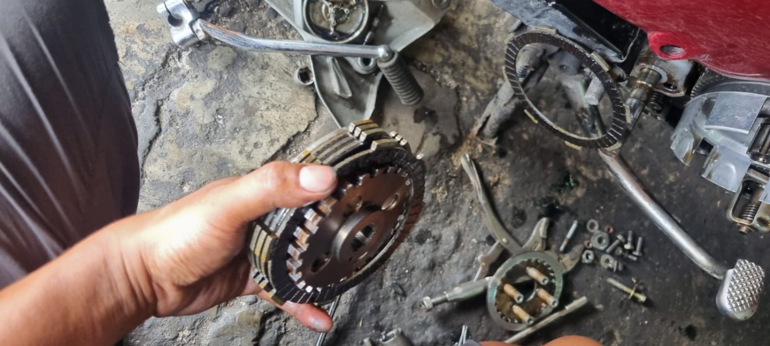 motor sport, kampas kopling, motor kopling, kampas kopling aus, kampas kopling motor habis, Tarikan Boyo dan Mesin Mudah Panas, Bisa Jadi Kampas Kopling Motor Sport Sudah Aus