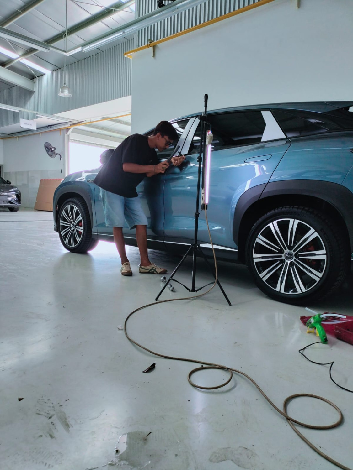 biaya, mobil listrik, bodi mobil, penyok, Paintless Dent Removal, Bodi Mobil Listrik Penyok, Segini Biaya Perbaikan di Bengkel Spesialis