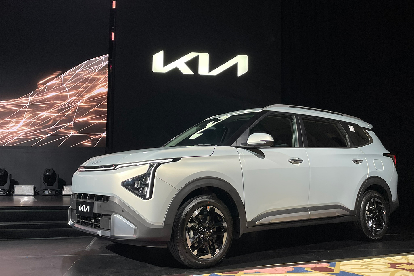 mobil baru, facelift, kia carens, Kia Sales Indonesia, Babak Baru Kia di Indonesia Dimulai dari Carens. Ini Tampang Barunya