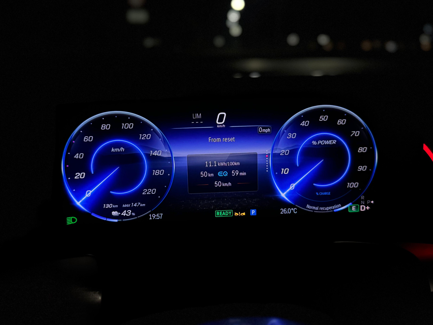 mobil listrik, mercedes-benz, Mercedes-Benz EQB, Mercedes-Benz EQB 250+, Bisa Muat Banyak, Seirit Apa Konsumsi Listrik Mercedes-Benz EQB 250+?