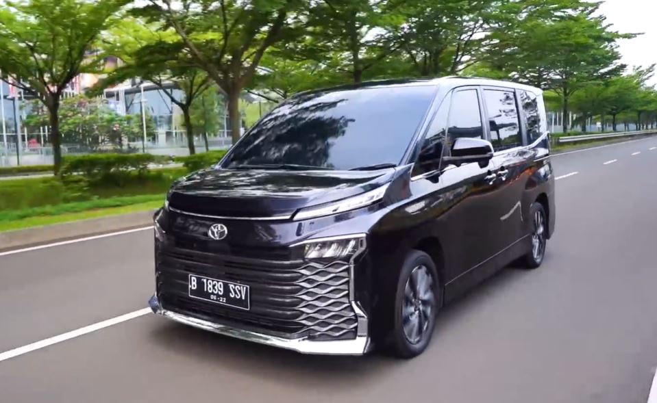 toyota, mudik lebaran, toyota voxy, harga toyota voxy, MPV Nyaman Bernuansa Mewah Buat Mudik, Cek Harga Toyota Voxy Baru Januari 2026