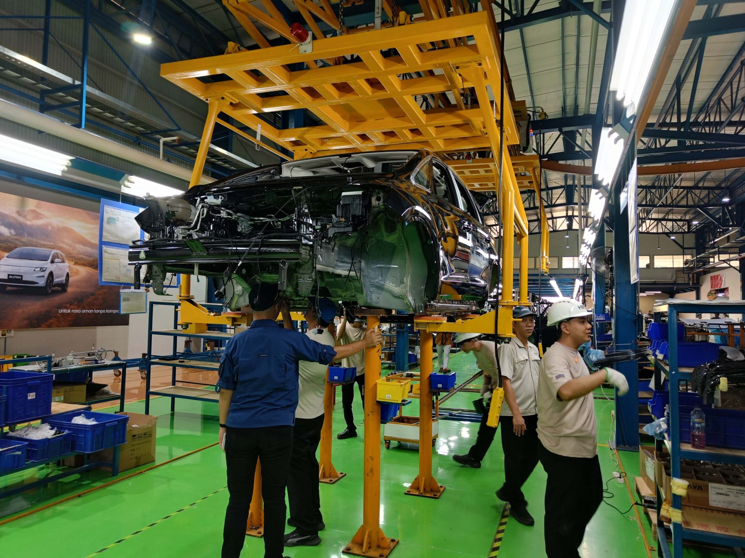 pabrik, produksi, perakitan, PT Handal Indonesia Motor, Aletra L8 ev, Proses Perakitan Aletra L8 EV Langsung Dari Pabrik, Bisa Produksi Segini