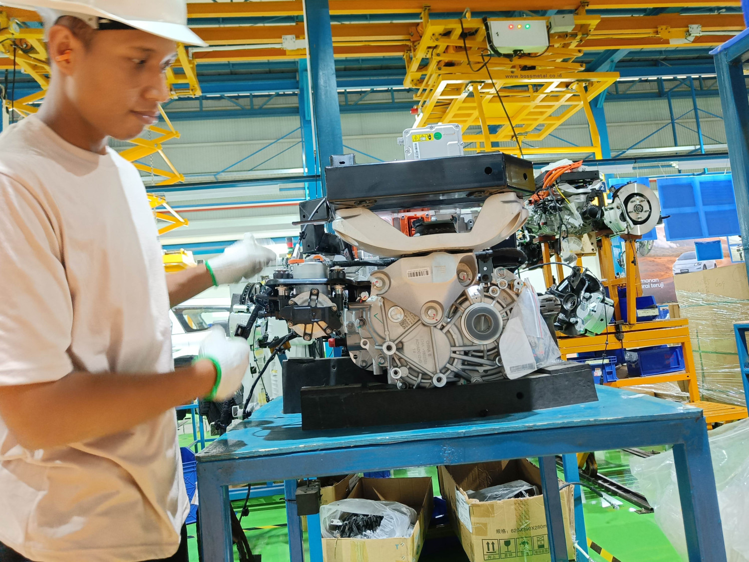 baterai, mobil listrik, hybrid, PT Handal Indonesia Motor, Aletra, Pasar Mobil Hybrid Lagi Naik, Aletra Minat Produksi Tahun ini?